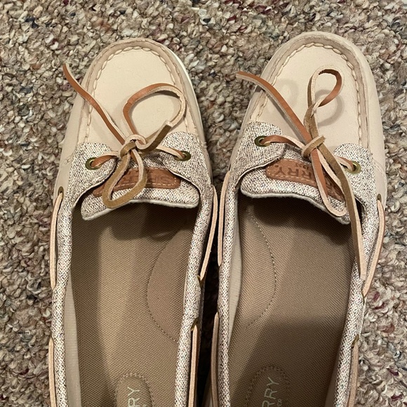 Woman sperry - Picture 2 of 4